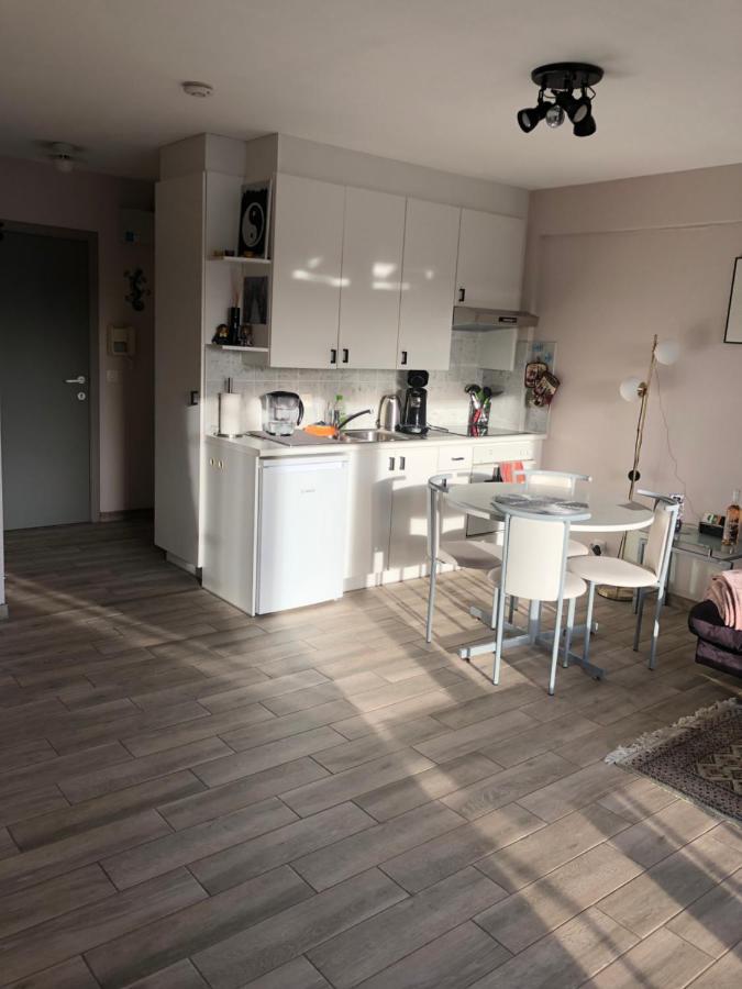 Shiny Nice Studio At Ostend Apartment Exterior foto